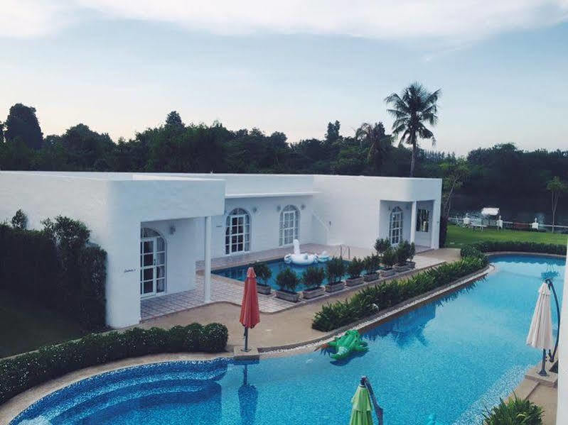 Villa La Flora Kanchanaburi Exterior photo